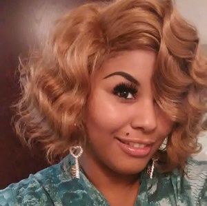 Meet your Posher, Monique